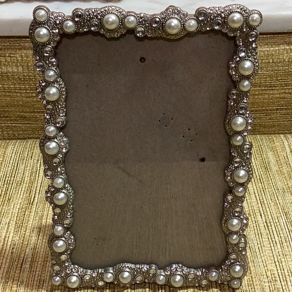 Vintage Elegant Pearl-Embellished Photo Frames with Silver and Rhinestone - Picture 3 of 5